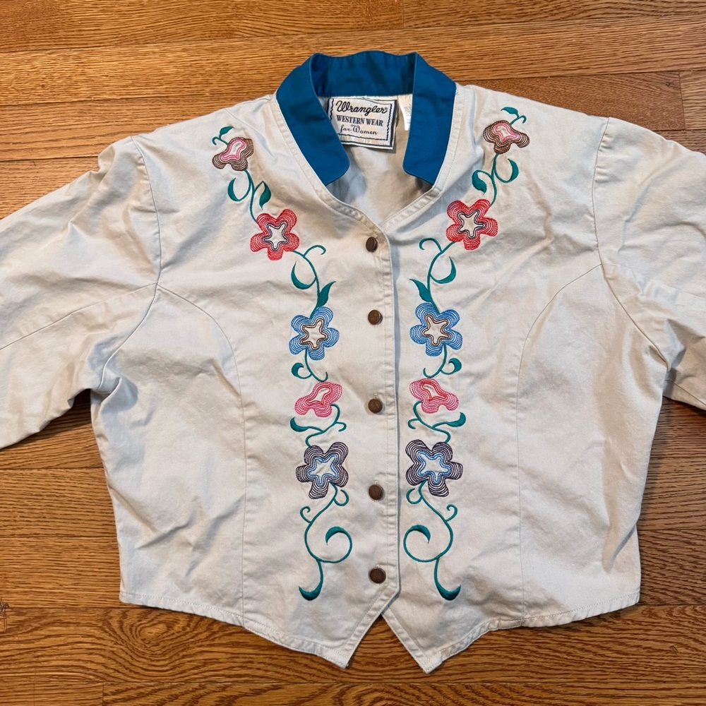 Wrangler Western Wear For Women Shirt L Gray Embroidered Floral Crop Cowgirl